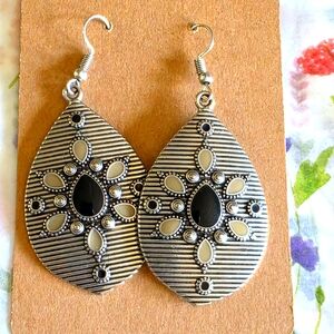 Elegant Silver Color and Black Teardrop Earrings